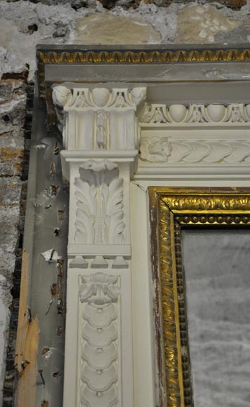 Большой камин в стиле Людовика XVI, изготовленный из белого каррарского мрамора, с чугунной внутренней вставкой и с трюмо.-14